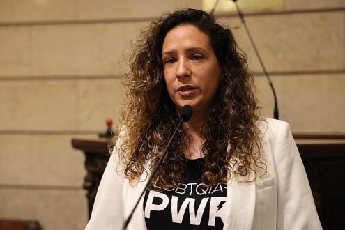 Parlamentares vítimas de ataques lesbofóbicos se organizam contra ameaças coordenadas de ‘estupro corretivo’