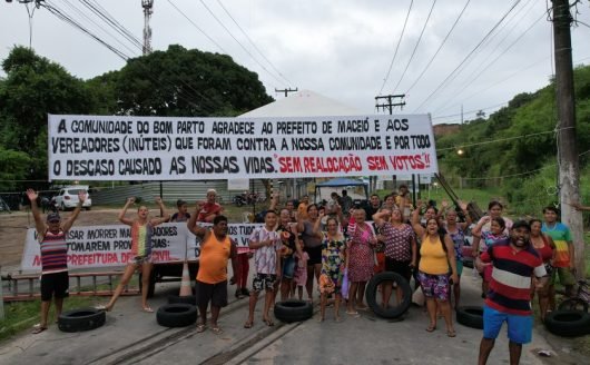 Moradores do Bom Parto no protesto dos Flexais