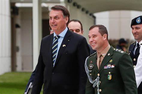 Cid e Wassef: as sombras que fazem os Bolsonaro tremerem