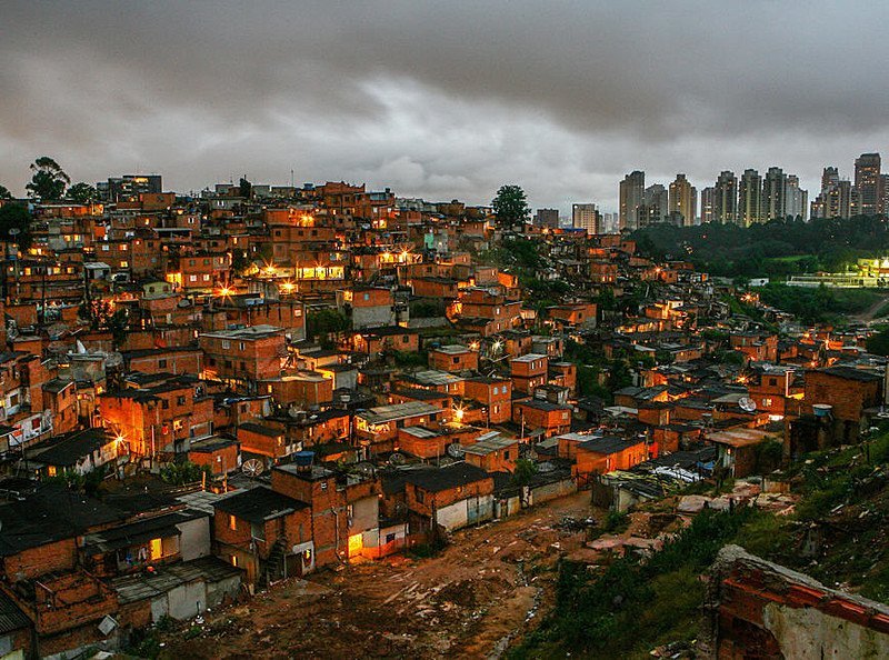 ‘A fé e o fuzil’: livro mostra como religião e crime ocupam espaços desatendidos pelo Estado