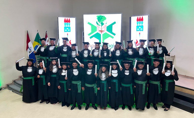 Formatura histórica: agroecologia, reforma agrária e o direito à universidade