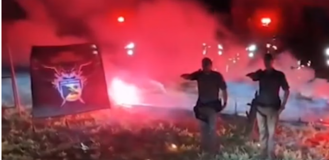 Cruz em chamas e saudação nazista: PMs de São Paulo protagonizam cena de terror político e religioso