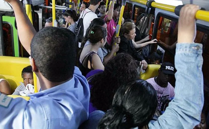 Caos no transporte público de Maceió escancara abandono da gestão JHC