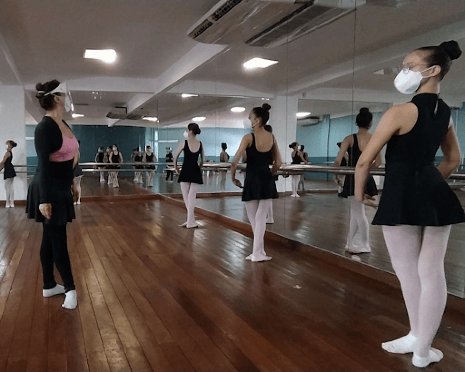 Diteal e Emília Clark selecionam para o projeto Ballet a Serviço da Educação