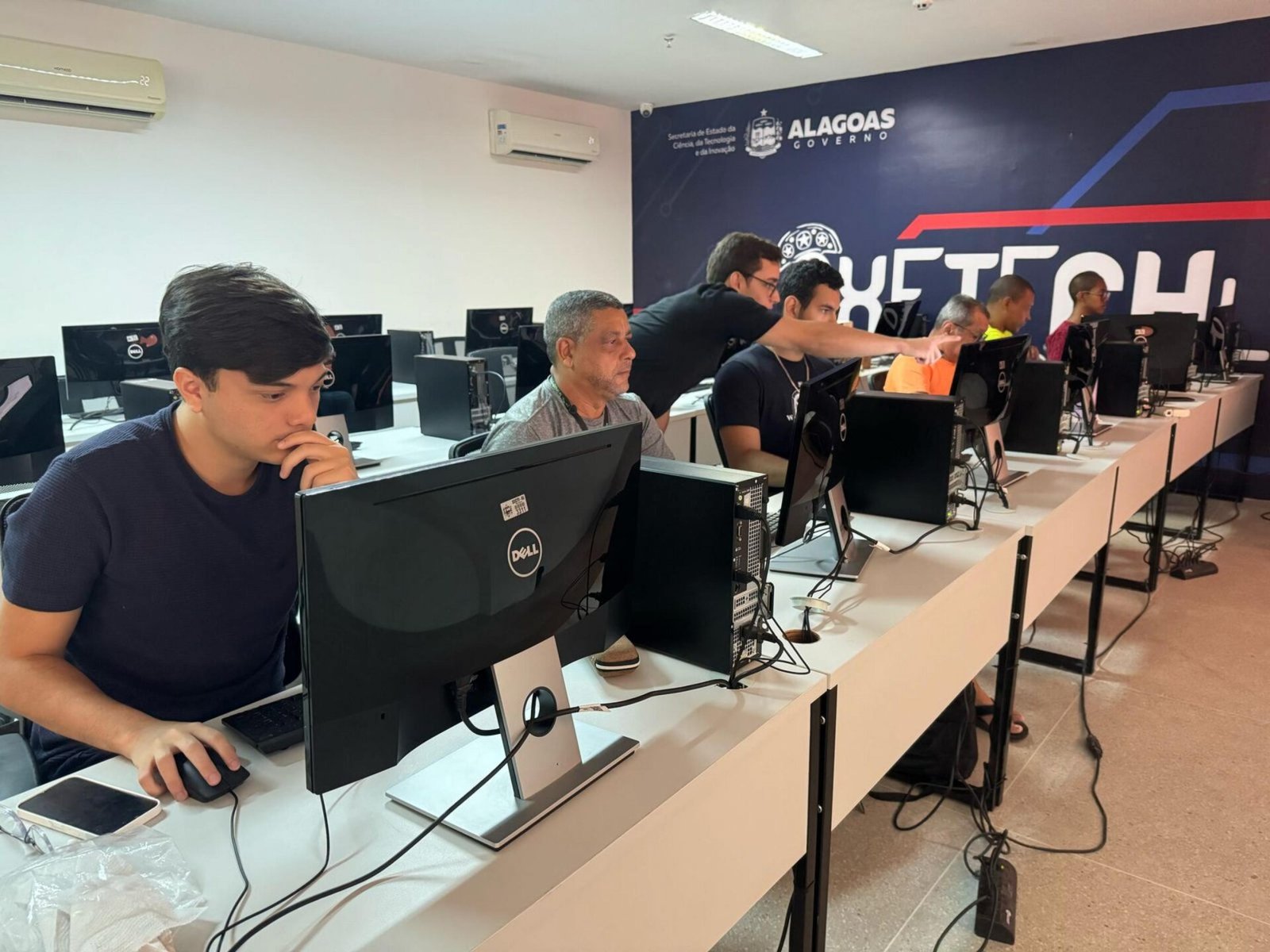 Programa Oxetech abre vagas para workshops na área de tecnologia