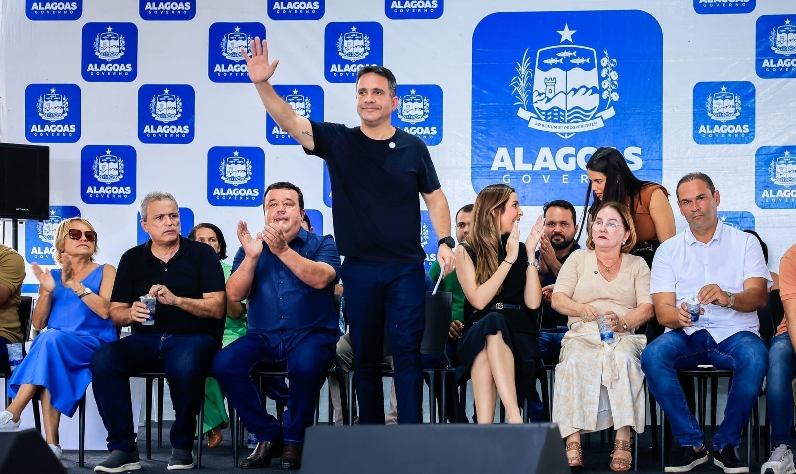 Paulo Dantas entrega obras de mobilidade urbana e abastecimento em Cajueiro