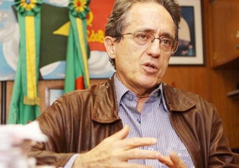 Aldo Arantes lança livro em Maceió com debate sobre manipulação ideológica e guerra cultural