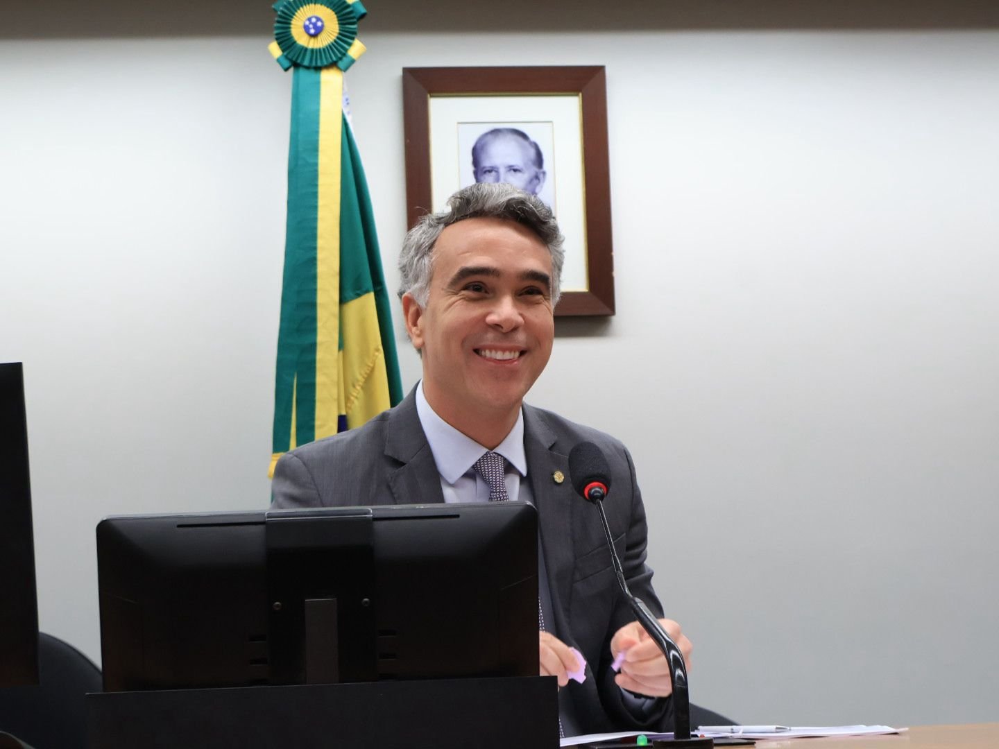 Projeto de lei que aumenta pena em casos de violência contra profissionais da educação é aprovado na Câmara