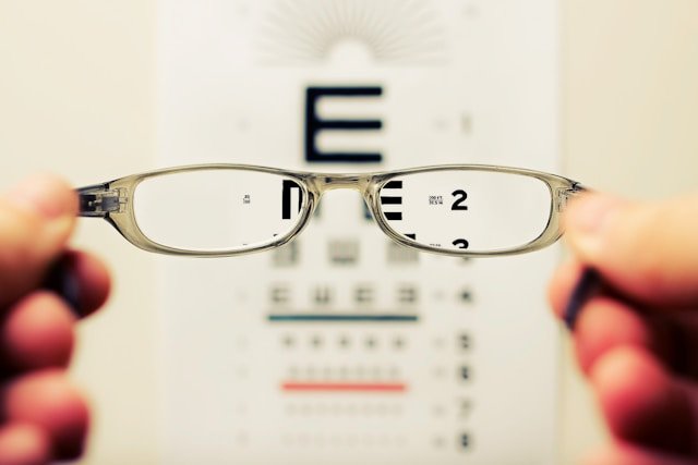 7 cuidados que se deve ter com a saúde dos olhos (não coçar é um deles)