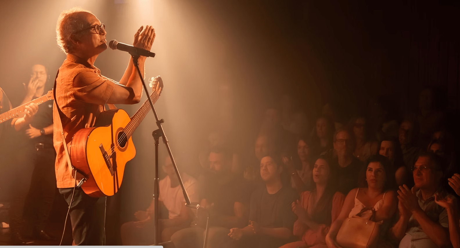 Junior Almeida apresenta show Solo Para Corações Atentos em Penedo na noite de sábado, 17