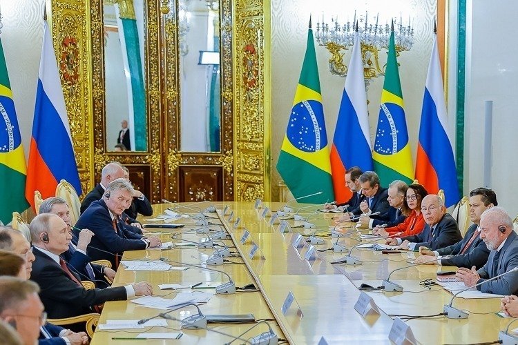 Lula, soberania nacional e a velha imprensa: a guerra fria continua