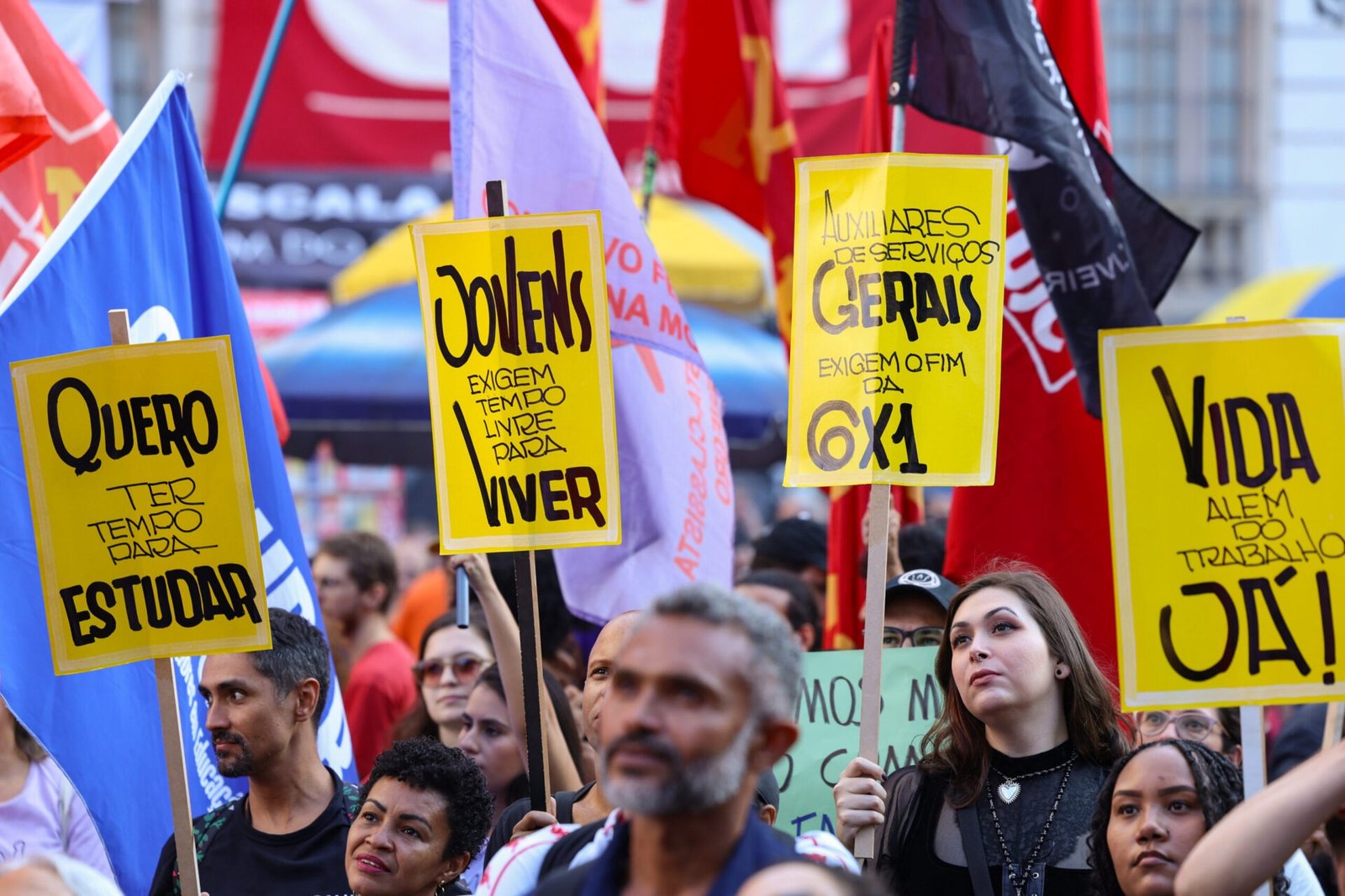 Daiana e comerciários debatem redução da jornada de trabalho e fim da escala 6×1
