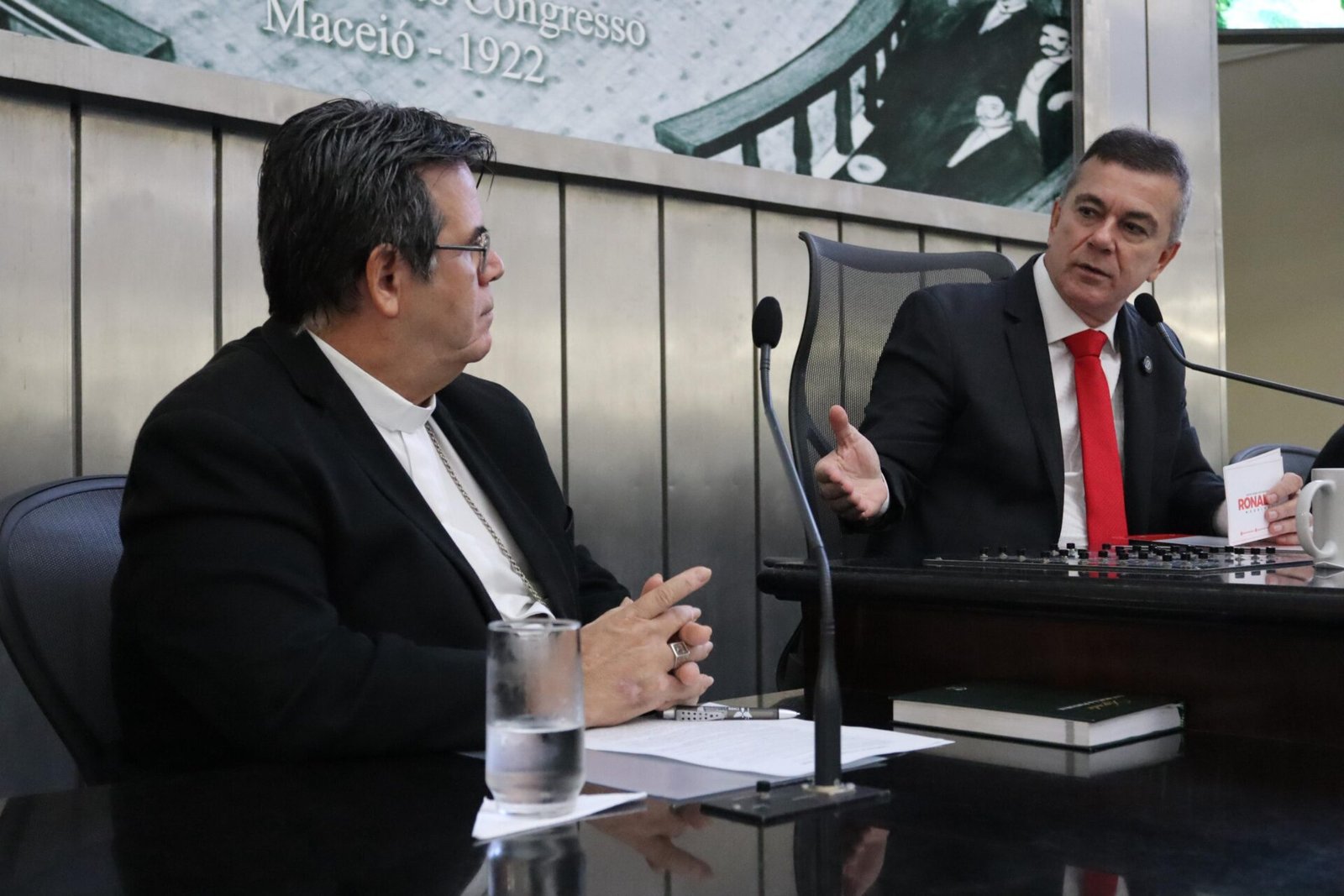 ‘O capitalismo está destruindo o meio ambiente com o discurso de combate à burocracia’, afirma deputado Ronaldo Medeiros