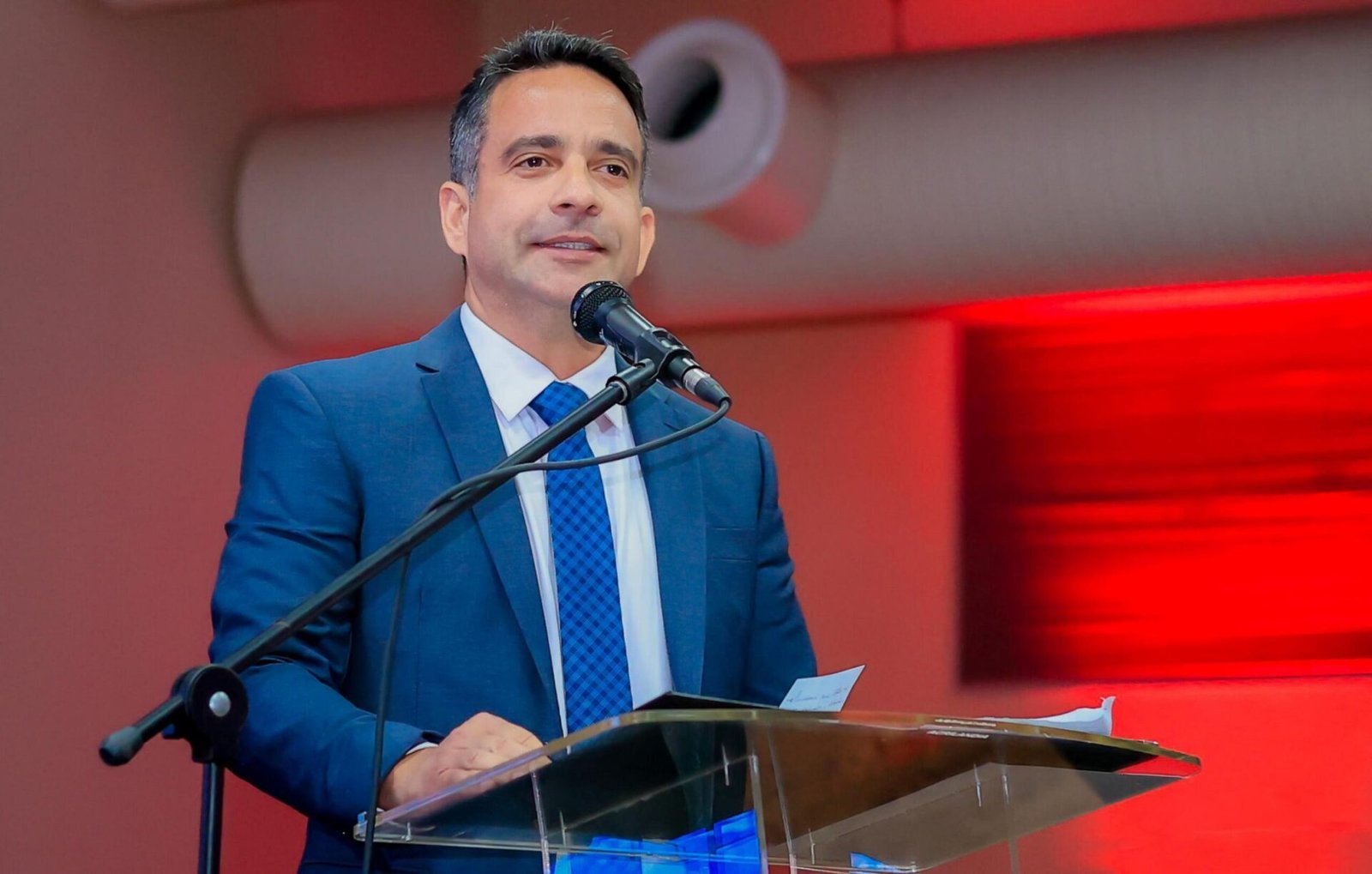 Governador propõe mudanças no Plano de Carreira para valorizar professores com pós-graduação