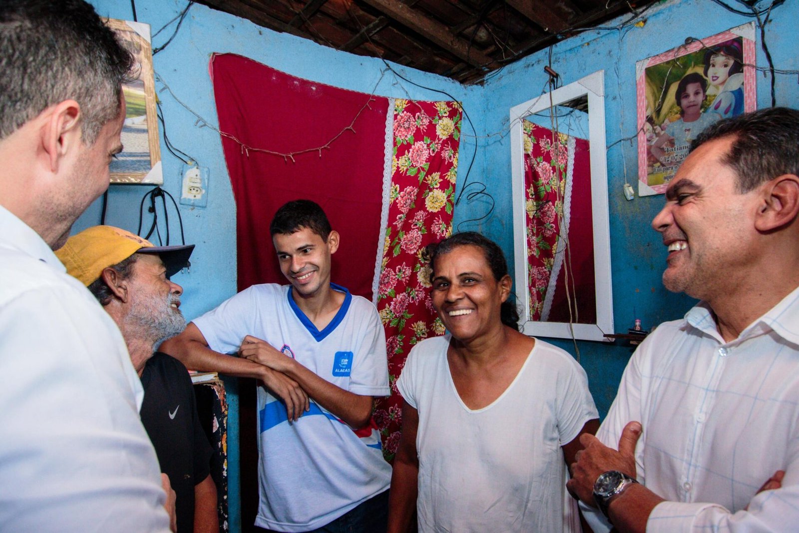Governador visita estudante em São Sebastião e reforça compromisso com a educação