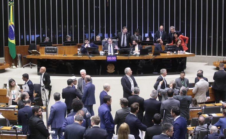 Derrubada do aumento do IOF: A “Bolsa ricos e super-ricos” e quem realmente paga impostos no Brasil