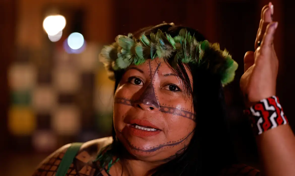Mercado de carbono ameaça vida indígena, diz Alessandra Munduruku