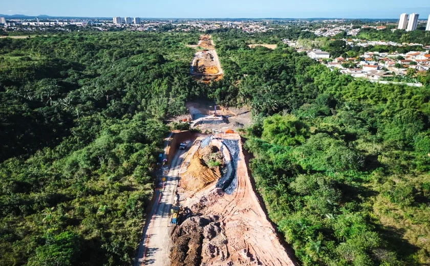 Moradores do Antares vivem sob barulho ensurdecedor e abandono público em obra bancada pela Braskem