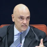 Moraes aponta falta grave e pede posição da PGR sobre prisão de Bolsonaro
