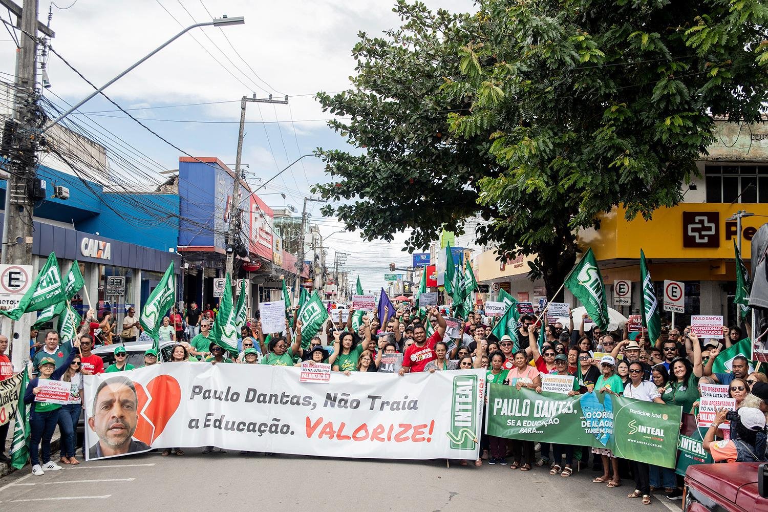 Sinteal realiza ato em Arapiraca durante greve