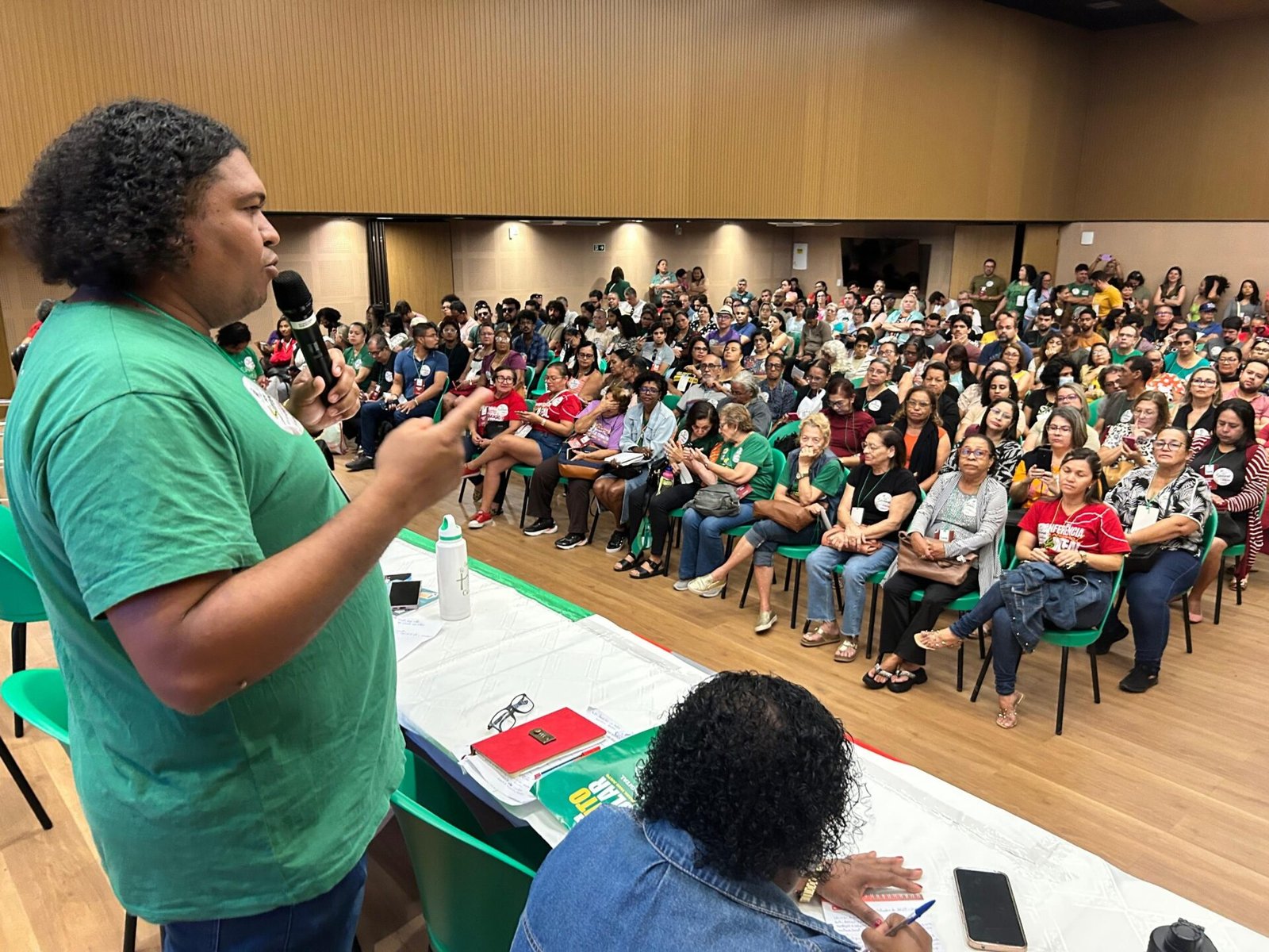 Greve da educação continua após assembleia do Sinteal