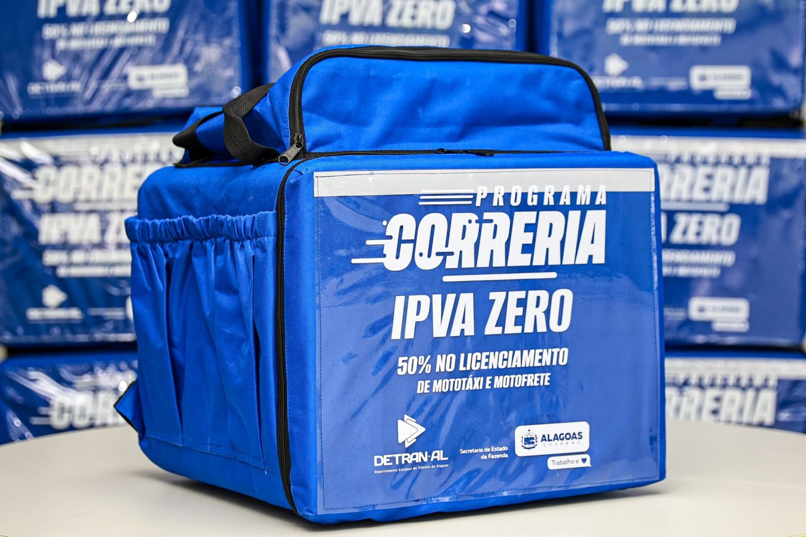 Detran Alagoas entrega 250 bags para motociclistas profissionais nesta terça-feira (29)