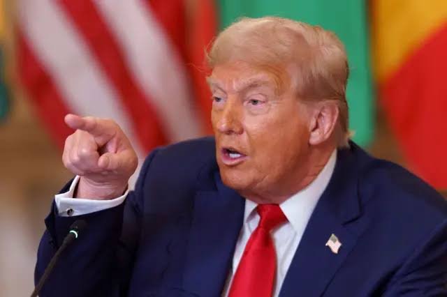 Trump impõe tarifa ao Brasil e deixa governadores de direita em saia justa