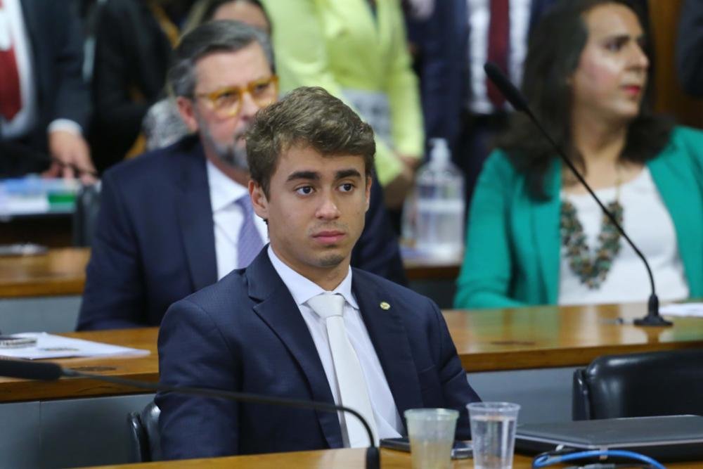 Nikolas Ferreira na mira da Justiça: extrema-direita sob pressão por fake news e ação da Polícia Federal