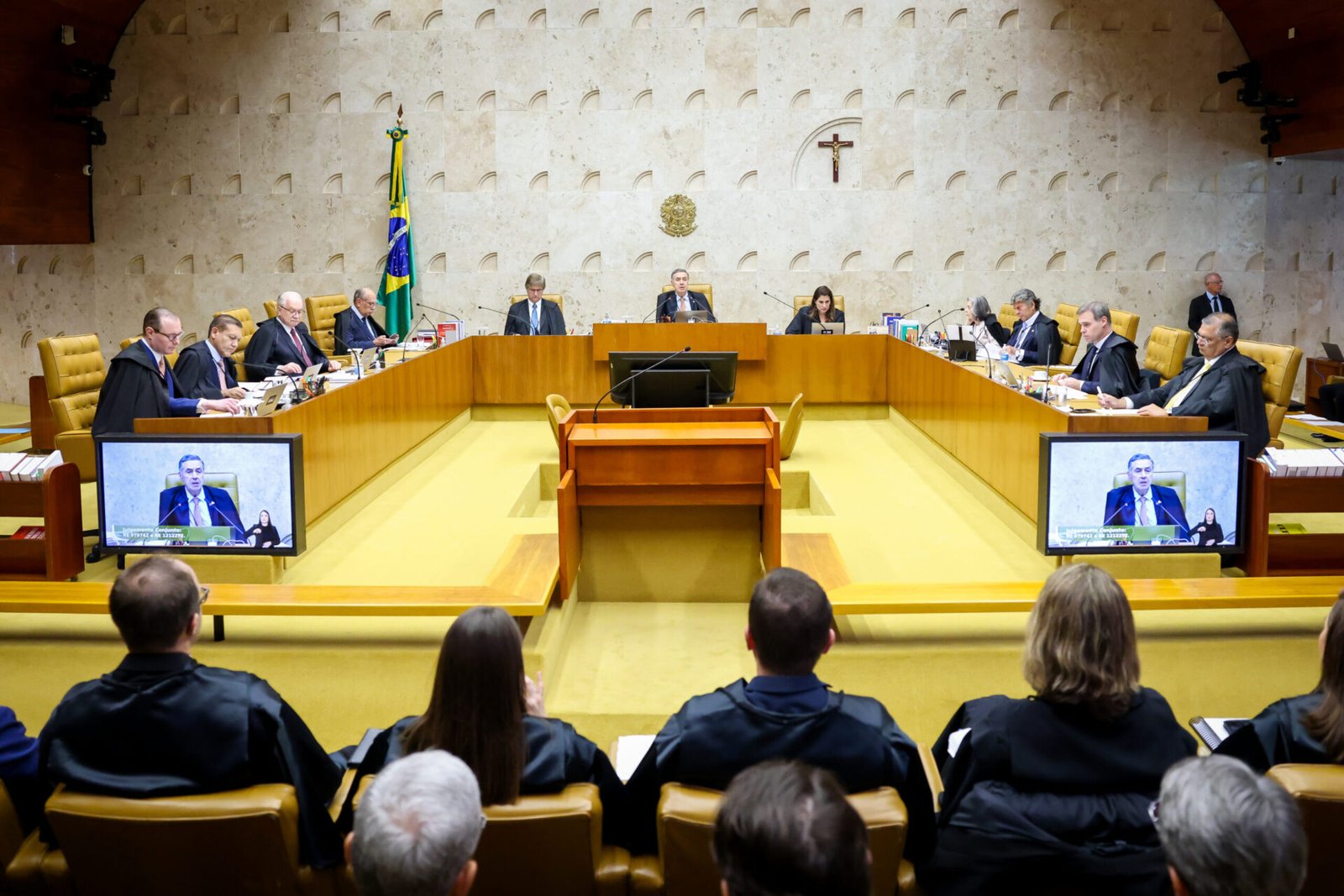STF resiste a chantagens e pressões golpistas contra a democracia brasileira