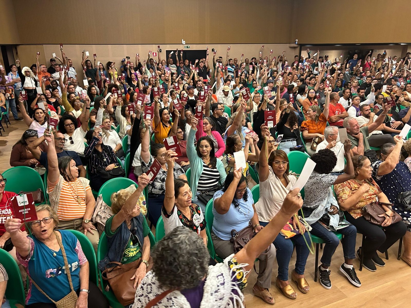Assembleia do Sinteal suspende greve da Educação do Estado
