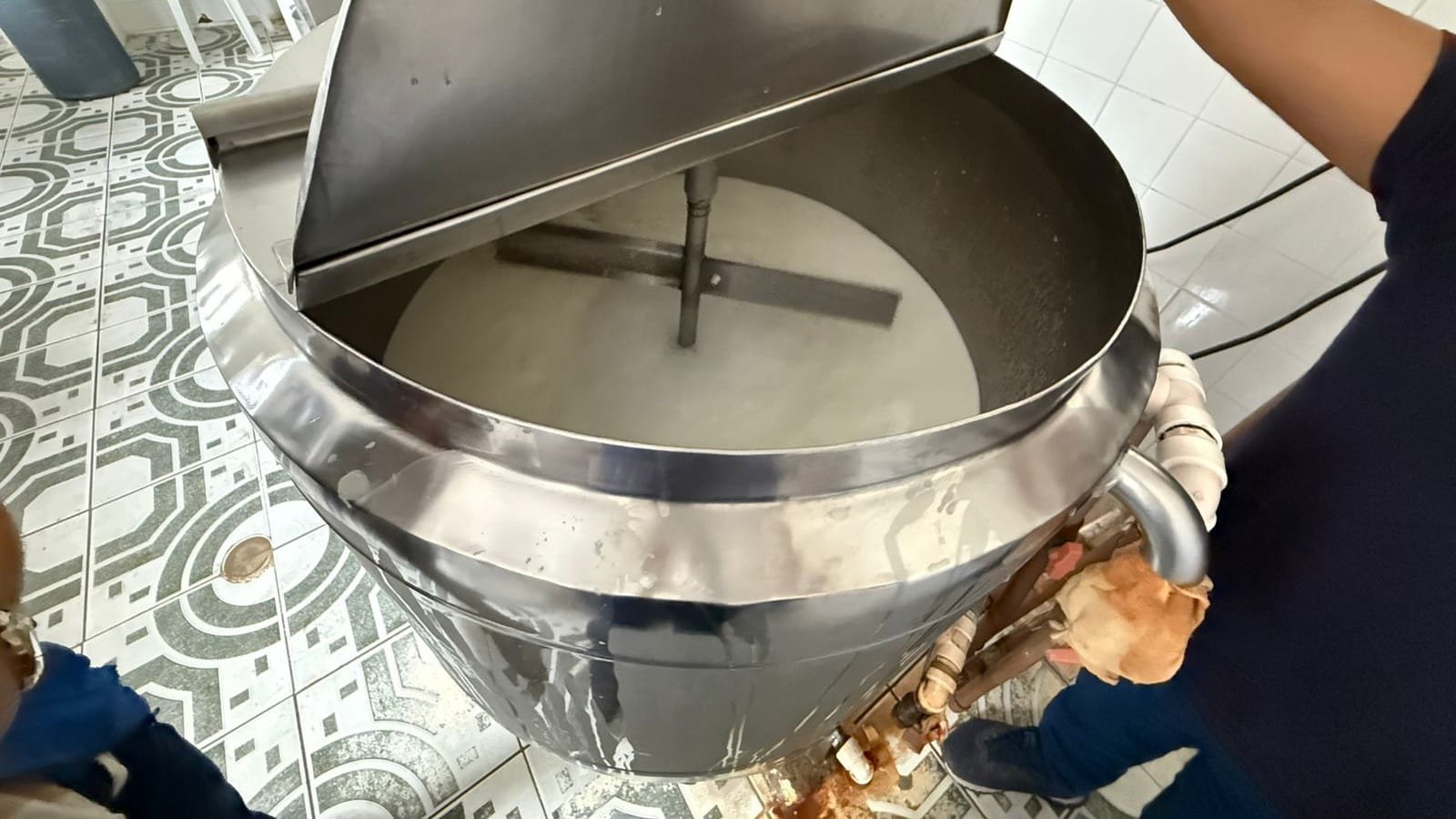Fiscalização no Sertão de Alagoas apreende leite e queijo clandestinos impróprios para consumo