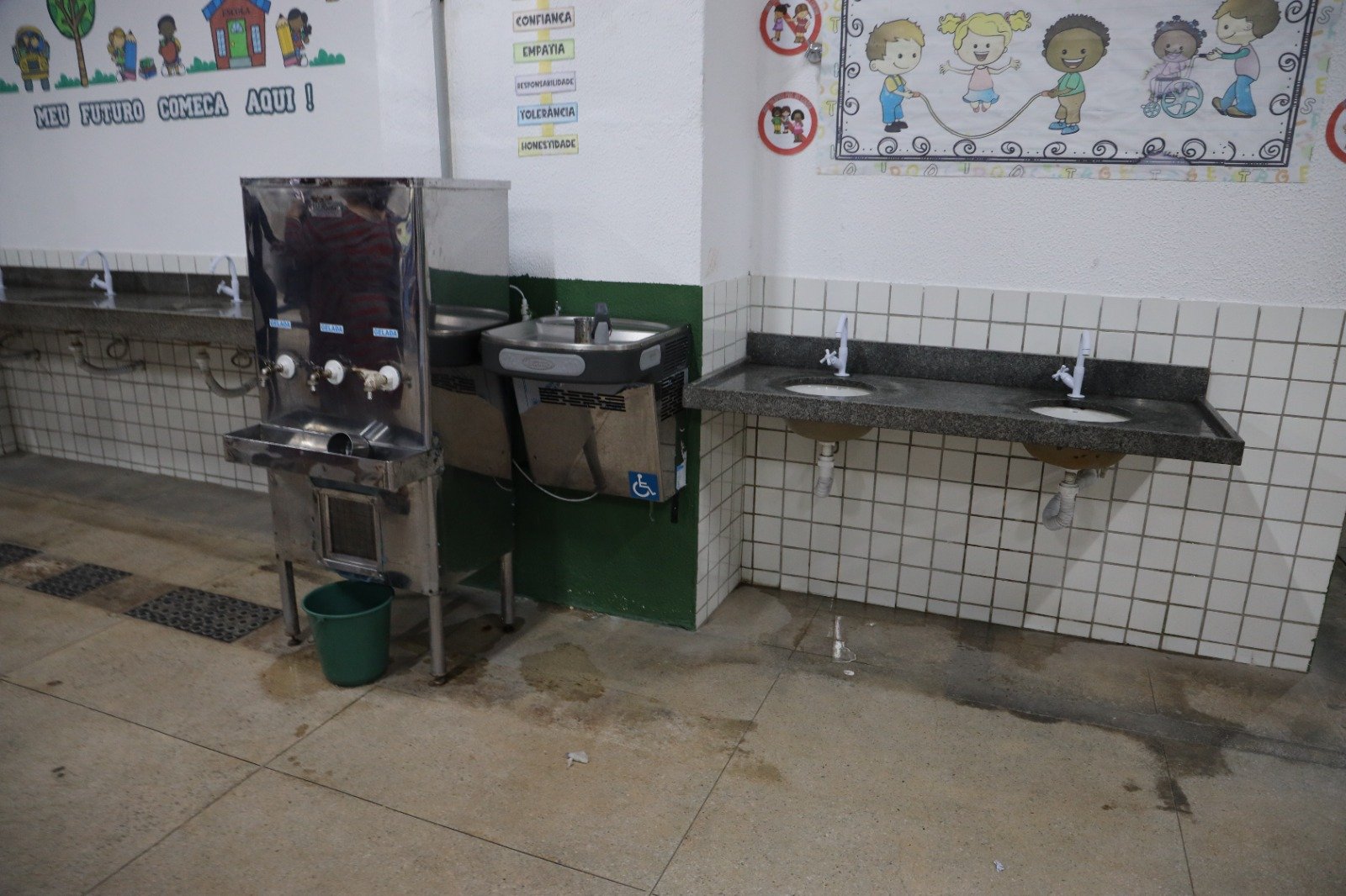 MPAL constata falta de água potável e professores em escola municipal de Maceió 