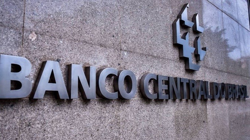 Política monetária e juros altos geram ciclo vicioso que desacelera economia