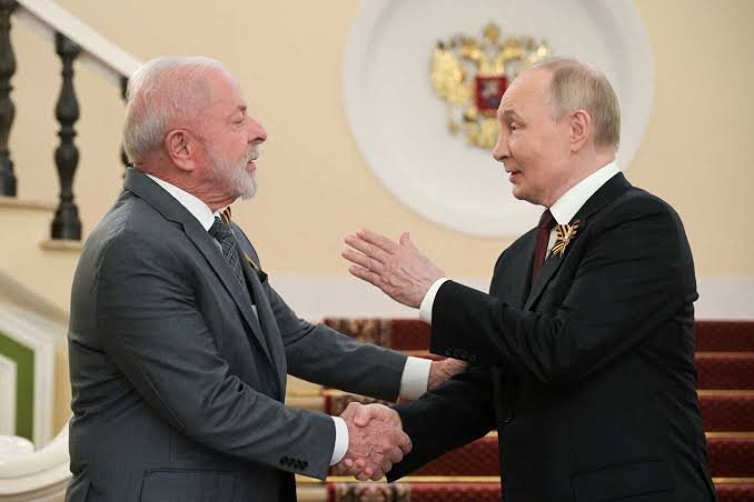 Putin liga para Lula e relata reunião “positiva” com Trump no Alasca