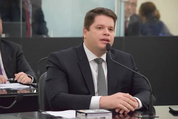 Davi Filho adota tom enigmático e ecoa discurso da extrema-direita nas redes sociais