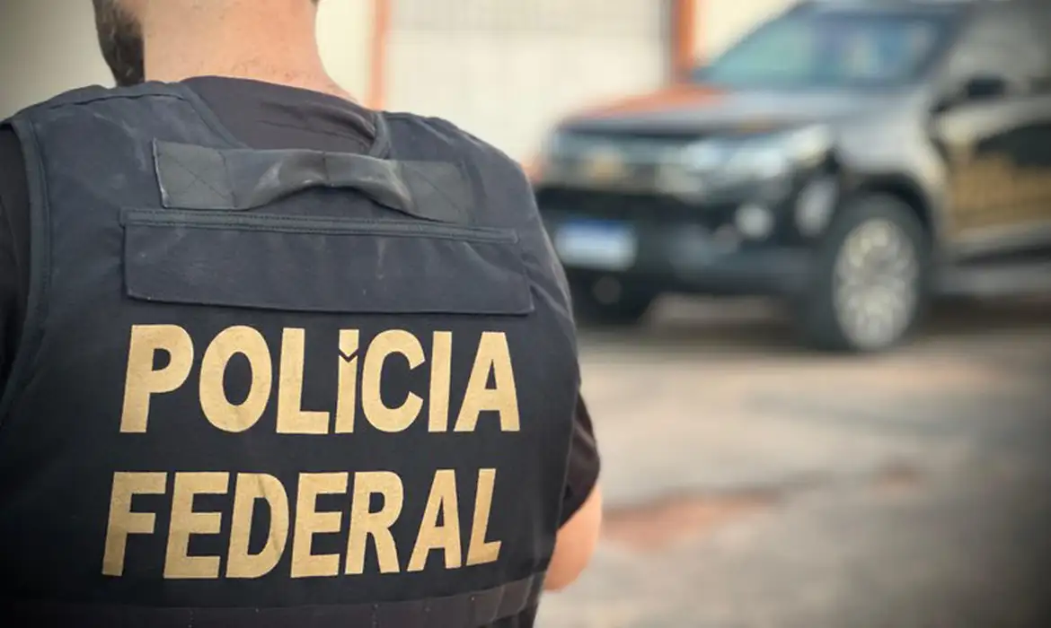 PF cumpre mandado de busca em Palmeira dos Índios por apologia ao nazismo nas redes sociais