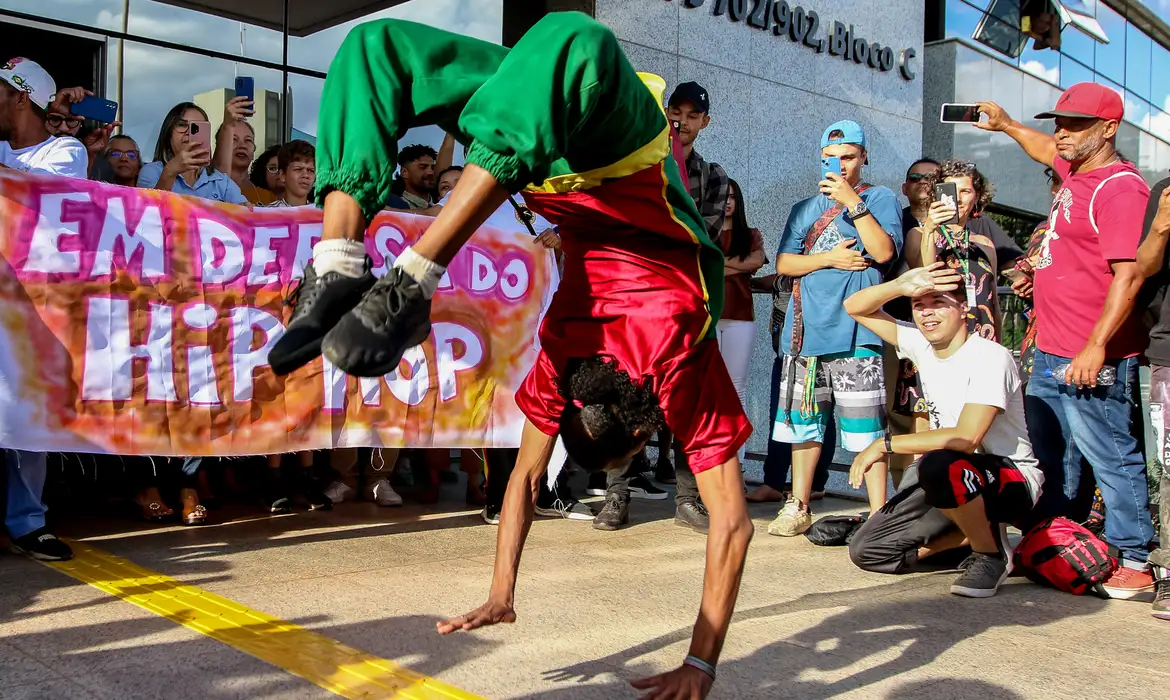 Livro mostra que hip hop conquistou mercados sem perder origem de luta