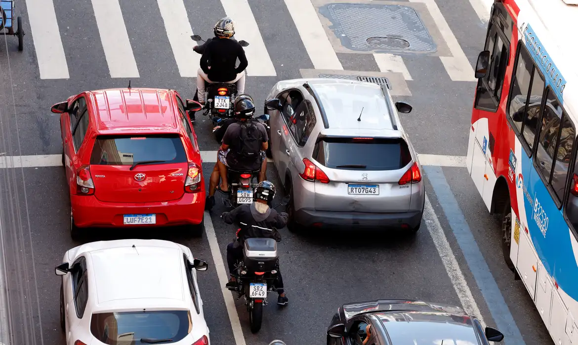Acidentes com motociclistas no Brasil forçam adiamento de cirurgias complexas no SUS