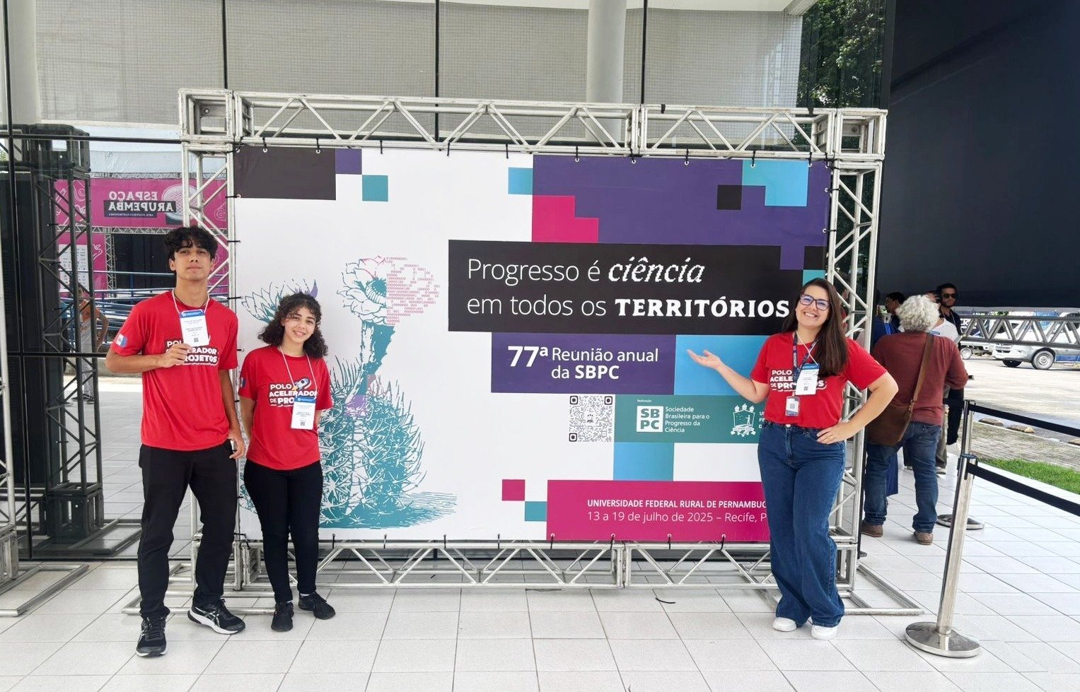 Estudantes do SESI levam projeto de borracha biodegradável à SBPC Jovem 2025