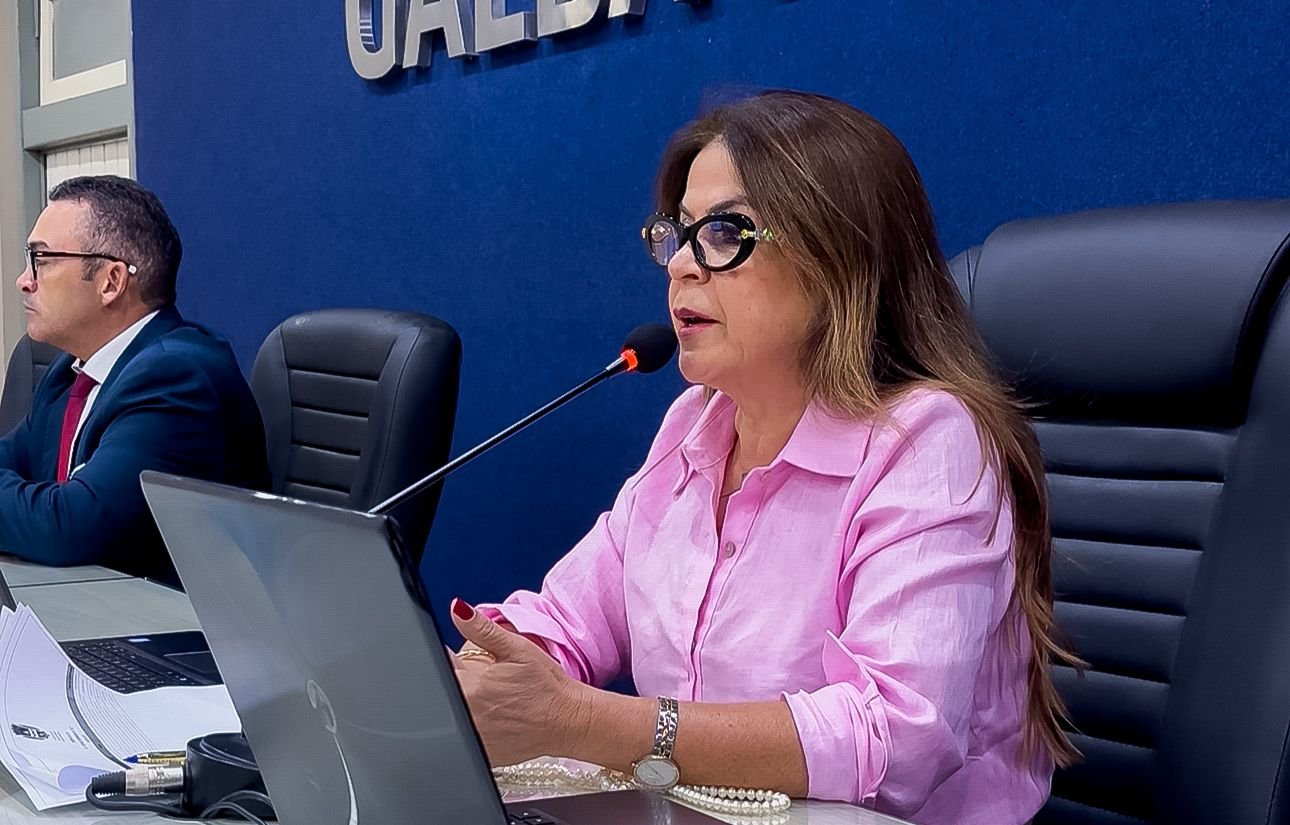 Vereadora Silvania Barbosa enaltece carreira de Marluce Caldas em discurso na Câmara