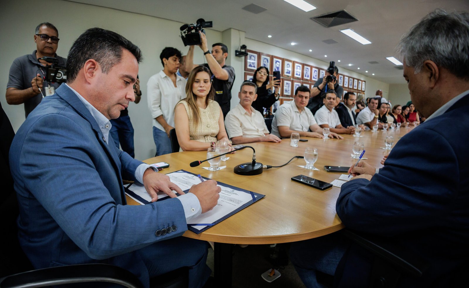 Paulo Dantas anuncia novas escolas e entrega ambulâncias para municípios