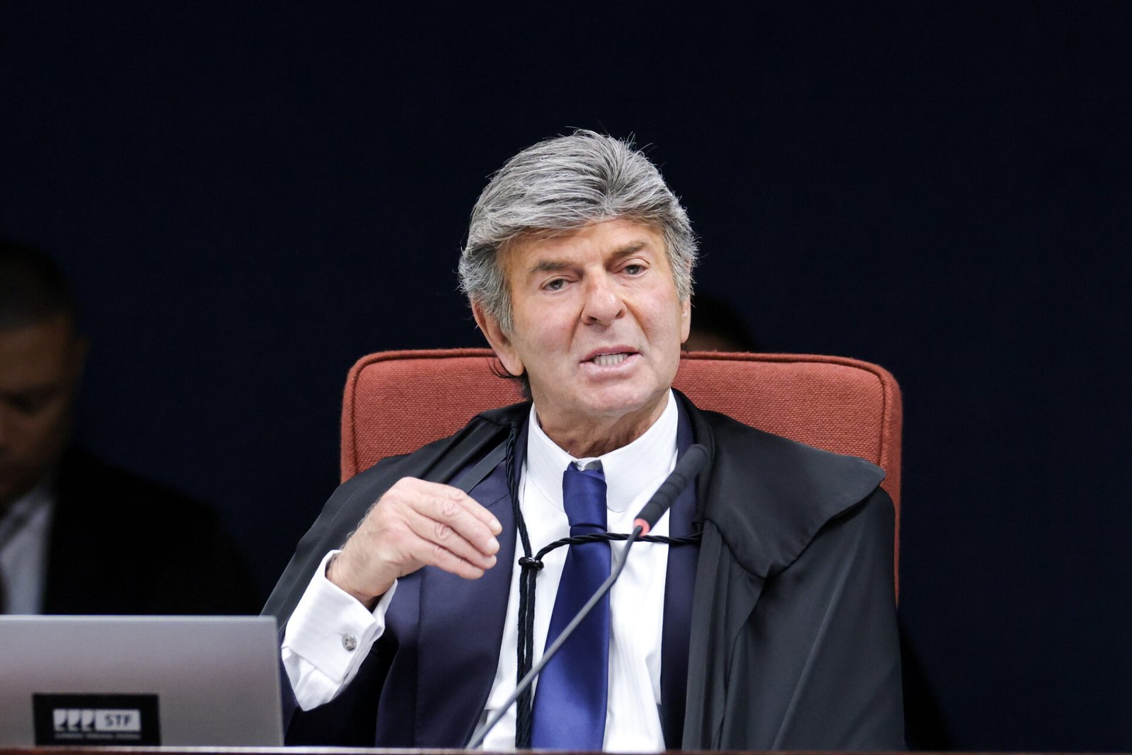 Voto de Luiz Fux: divergência jurídica ou alinhamento político com a extrema-direita?