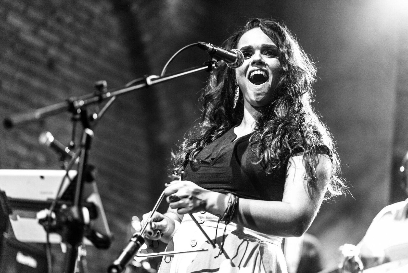 Fernanda Guimarães celebra aniversário com Roda de Forró no projeto Toca Autoral