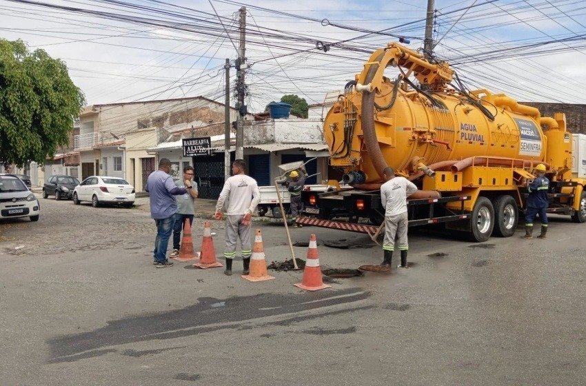 Fiscalização flagra vazamento de esgoto da BRK em sistema de drenagem pluvial