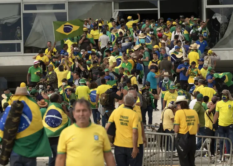 “Da truculência à defesa seletiva dos direitos humanos”: historiadora analisa contradições da extrema direita