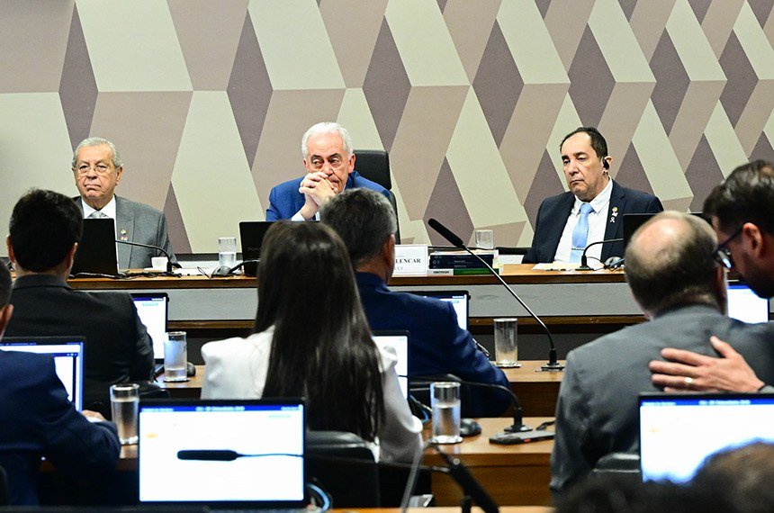 CCJ do Senado enterra PEC da Blindagem: população e Senado dizem não à impunidade