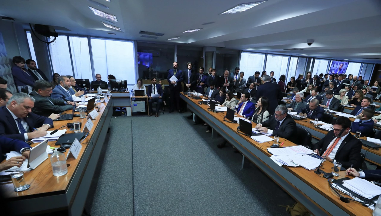 CPMI do INSS: relator poupa ex-ministro bolsonarista e blindagem da direita gera críticas