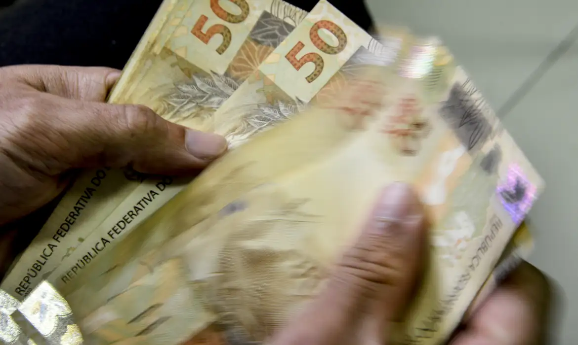 Mais da metade dos brasileiros das classes ABC estão preocupados com futuro financeiro