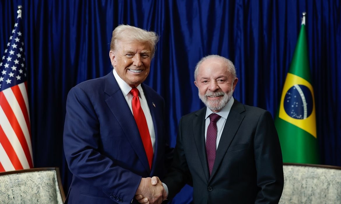 Lula e Trump se reúnem em Kuala Lumpur e abrem nova fase nas relações Brasil-EUA