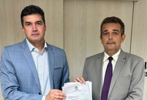 Rui Palmeira entrega à Defensoria Pública laudo técnico que comprova inexistência de tratamento de esgoto na Santa Lúcia